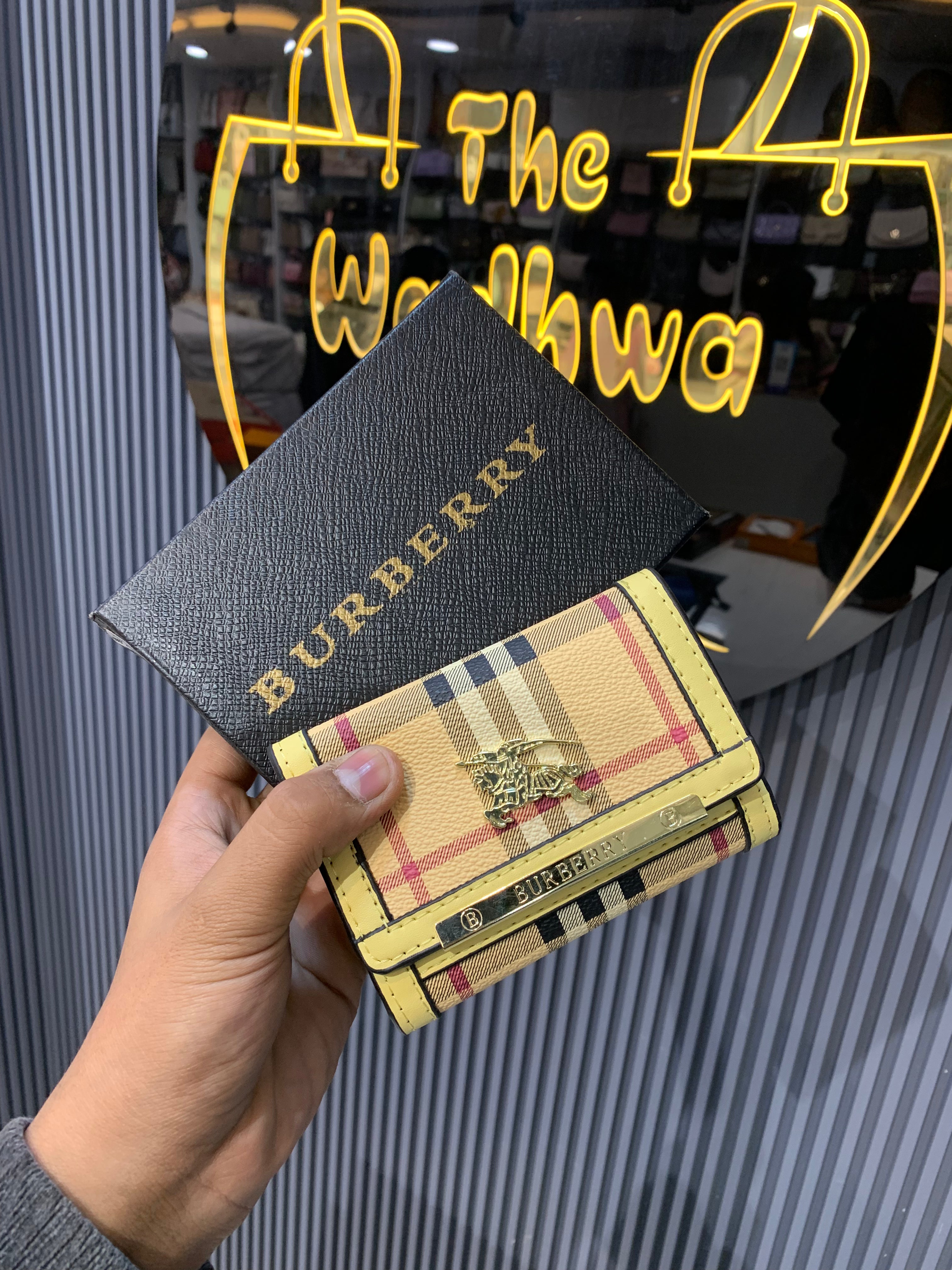 Burberry Handkit